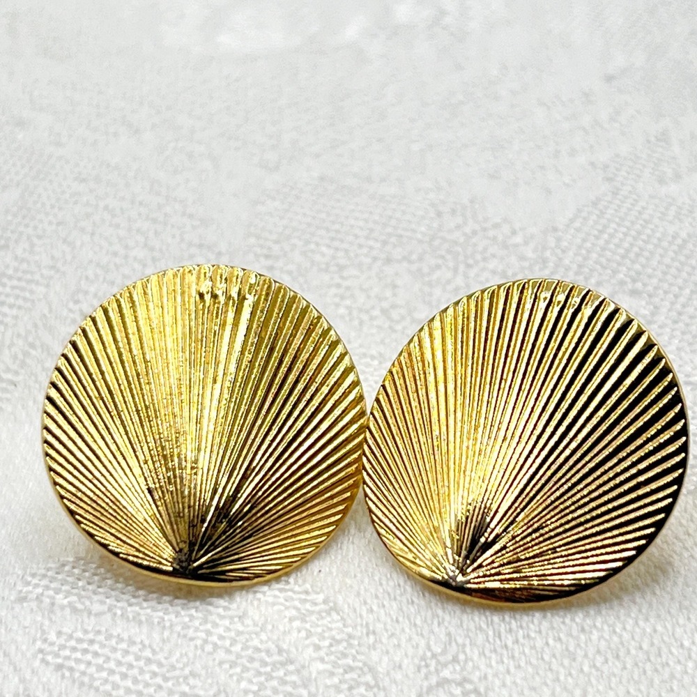 Vintage Signed MONET Gold Tone Seashell Shell Deco Style Pierced Earrings
